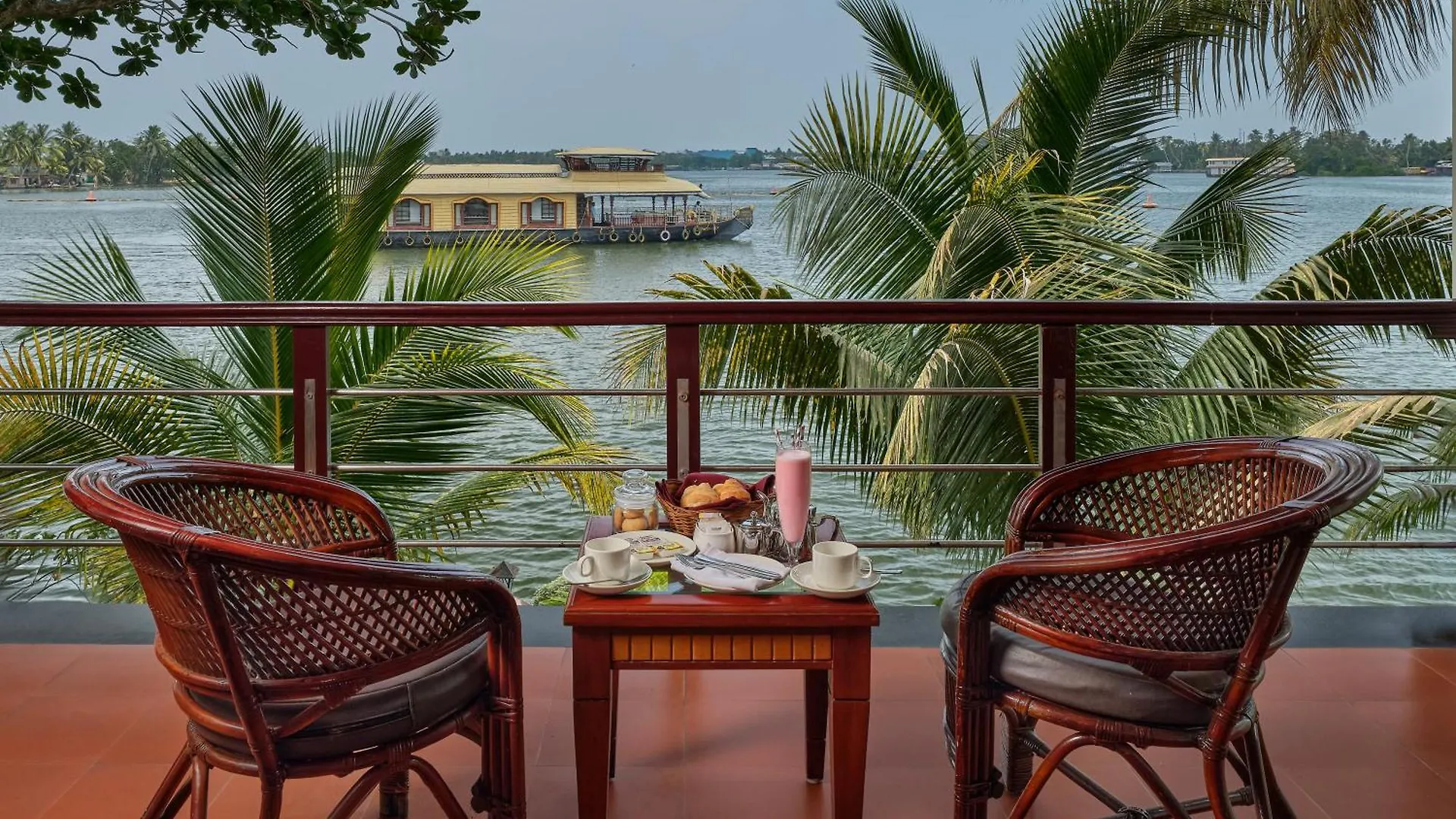 Resort Sterling Lake Palace Alleppey Alappuzha