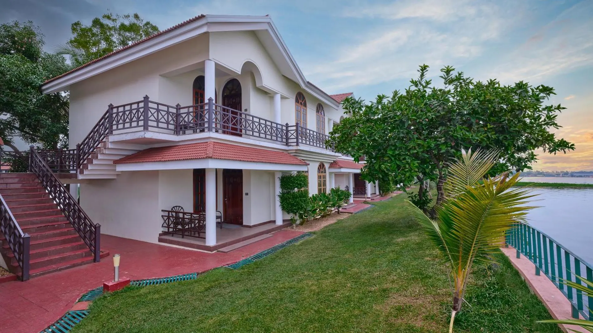 Resort Sterling Lake Palace Alleppey Alappuzha