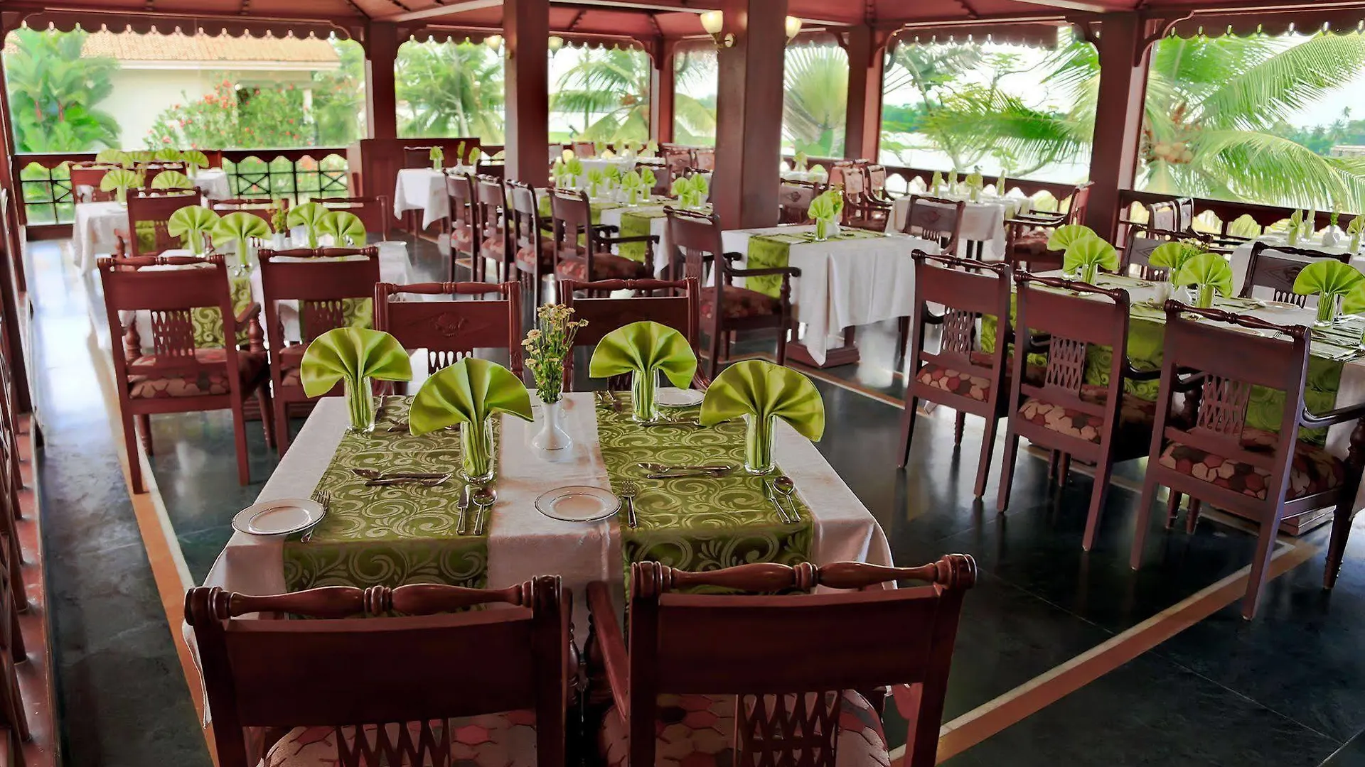 Resort Sterling Lake Palace Alleppey Alappuzha