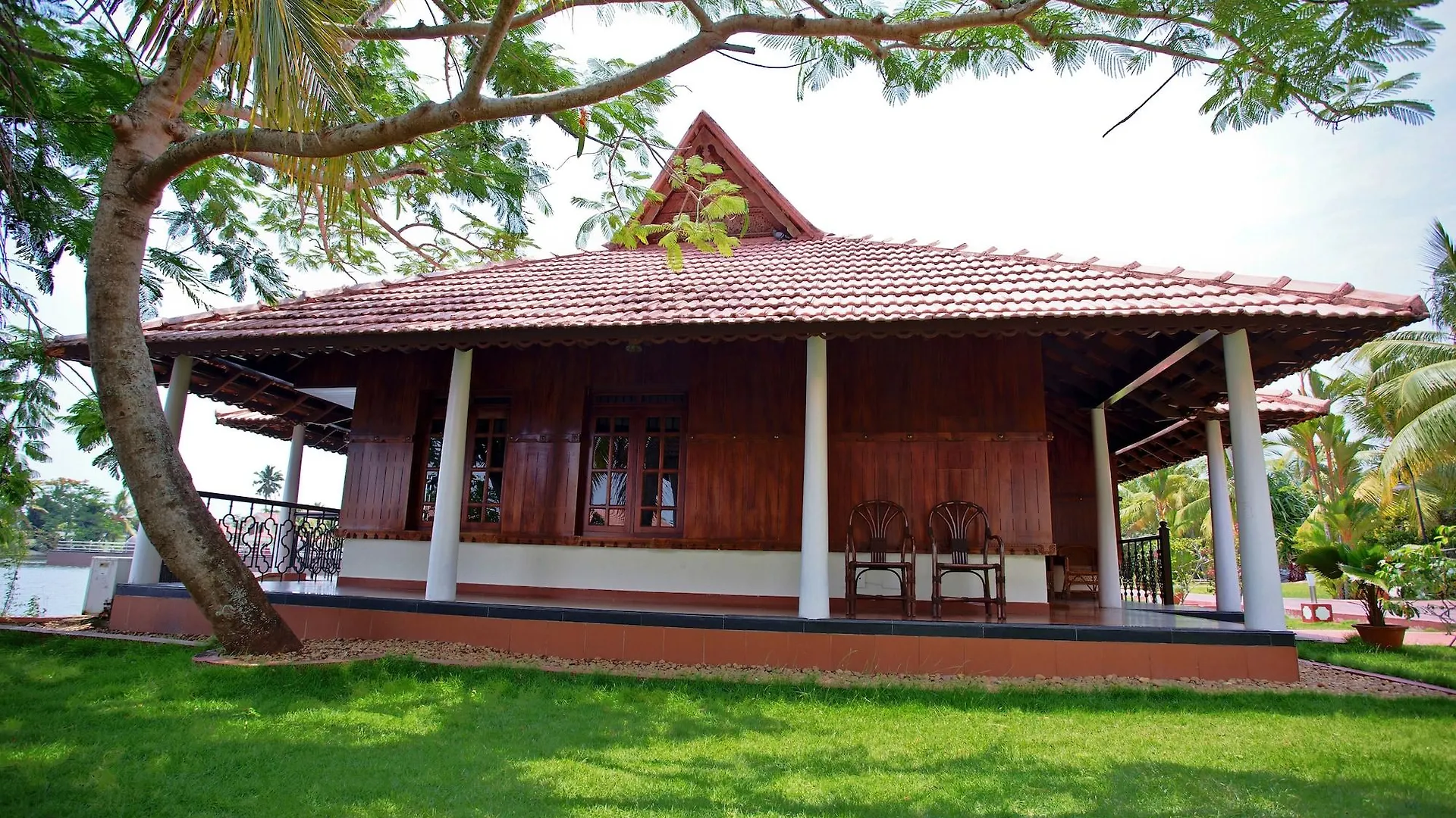Resort Sterling Lake Palace Alleppey Alappuzha