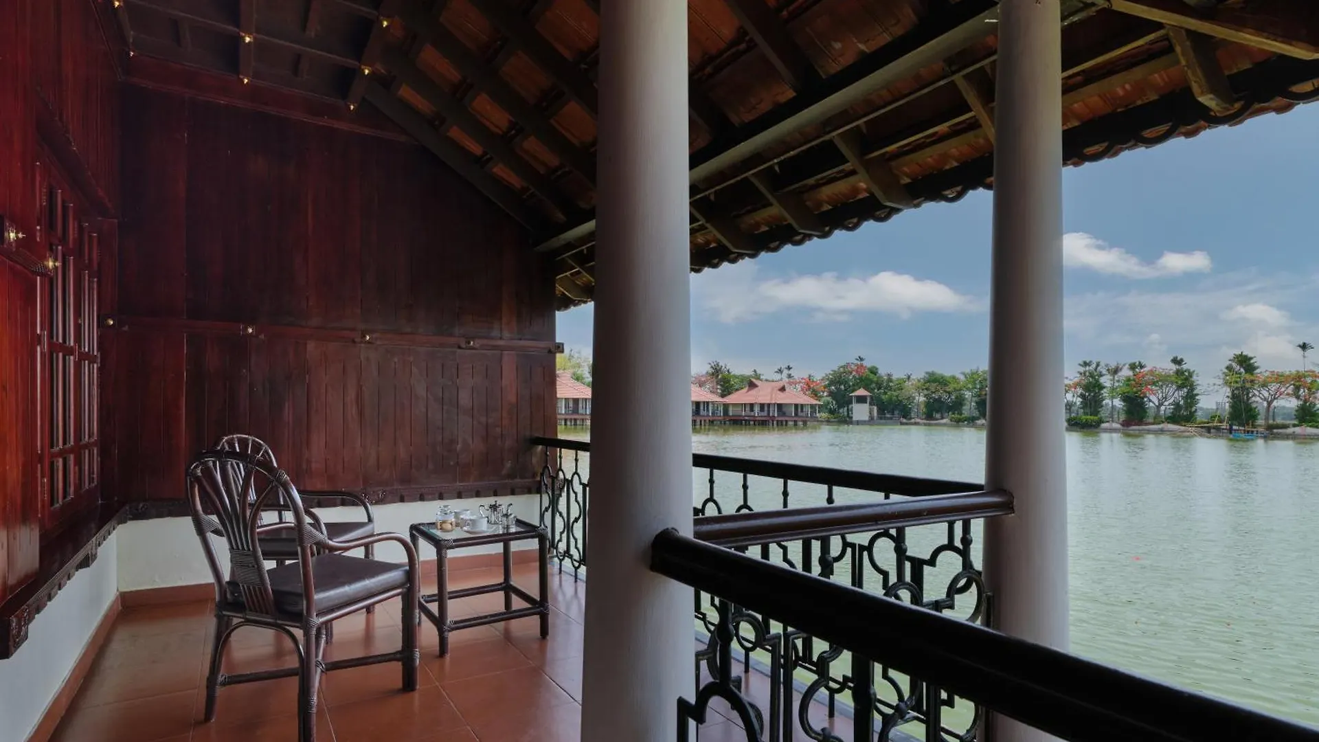 ***** Resort Sterling Lake Palace Alleppey Alappuzha India