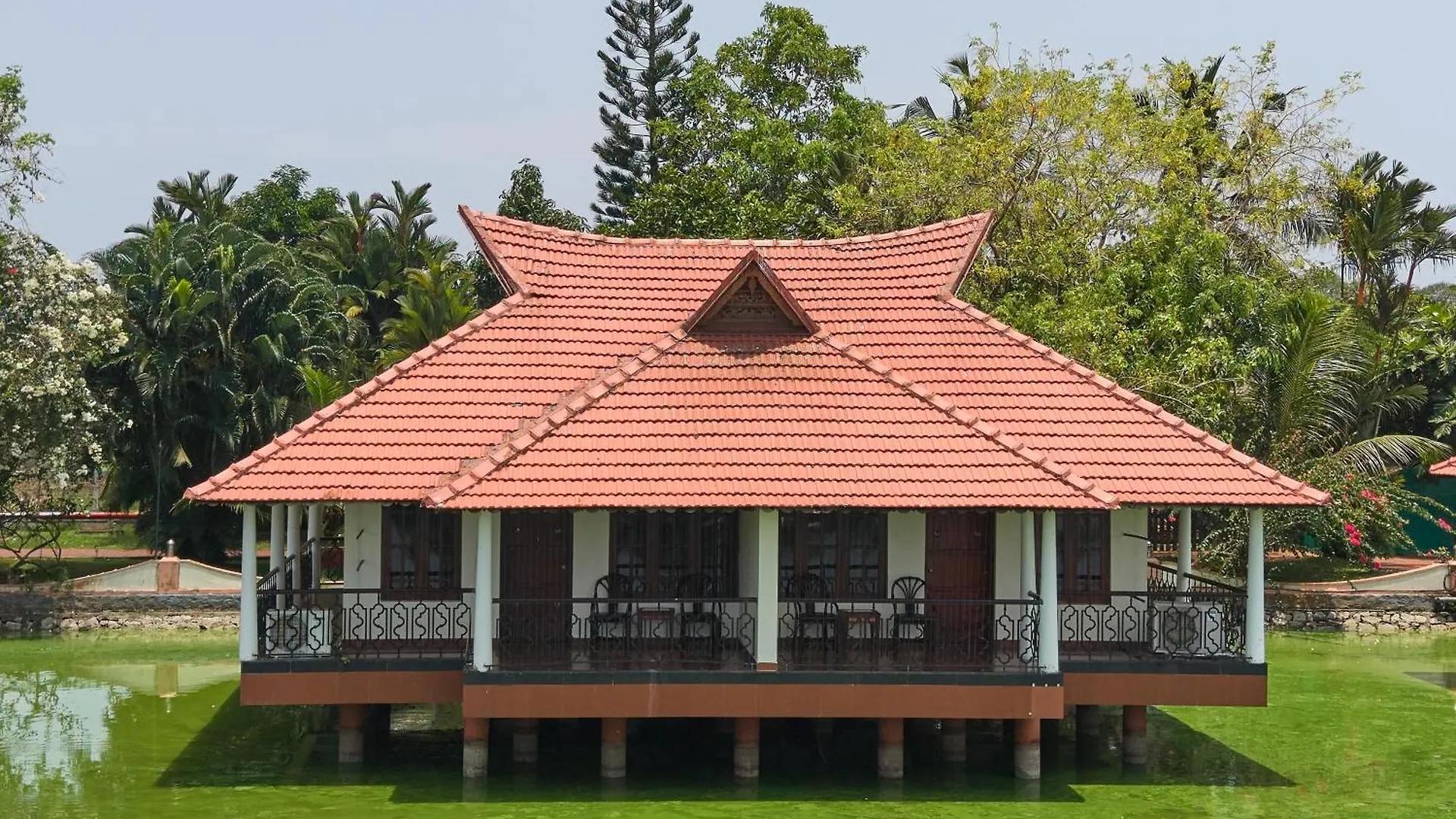 Sterling Lake Palace Alleppey Alappuzha 5*,  India